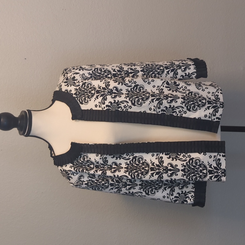 Classic Trenz by T. Kenz Black & White Damask Print Jacket – Size XL